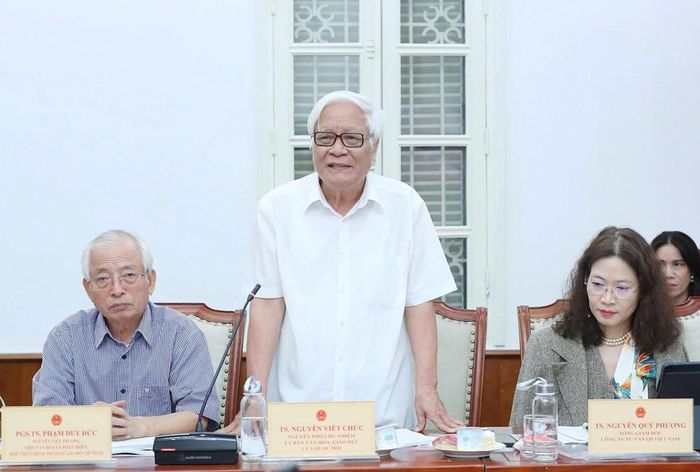 Nguyên Phó Chủ nhiệm Ủy ban Văn hóa, Giáo dục của Quốc hội Nguyễn Viết Chức phát biểu tại Tọa đàm