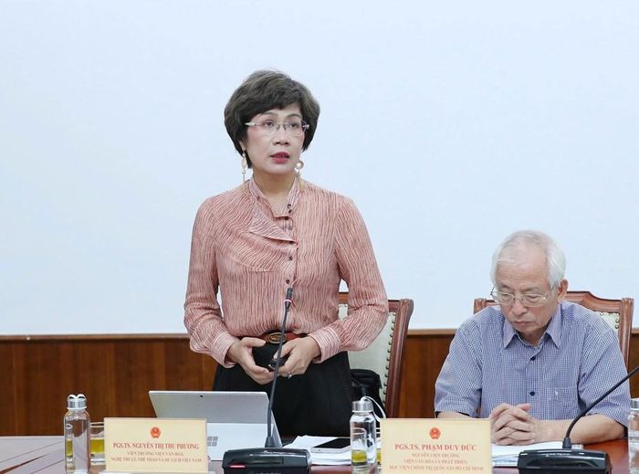 Viện trưởng Viện Văn hóa, Nghệ thuật, Thể thao và Du lịch Việt Nam Nguyễn Thị Thu Phương báo cáo tại Tọa đàm
