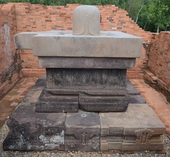Đền thờ A10 thuộc nhóm tháp A tại khu đền tháp Mỹ Sơn, được khai quật phát lộ toàn bộ vào năm 2020 trong chương trình hợp tác bảo tồn giữa Việt Nam và Ấn Độ