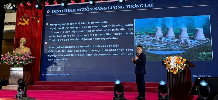 Báo cáo viên, tuyên truyền viên trình bày bài thi