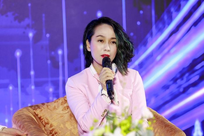 Bà Nguyễn Thu Phương, Giám đốc Chuỗi Khách sạn Vinpearl (Tập đoàn Vingroup), phát biểu tham luận tại Hội thảo