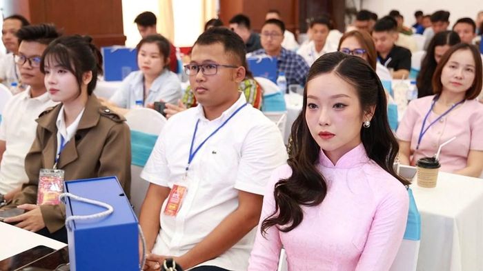 Các đại biểu tham dự hội nghị