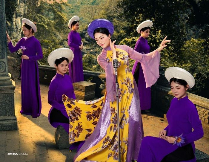 Là quán quân Sao Mai dòng dân gian nhưng Huyền Trang đã tạo cho mình một lối đi riêng