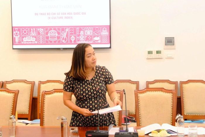 Bà Phạm Thu Hà, Vụ Khoa học công nghệ, Đào tạo và Môi trường phát biểu tại tọa đàm