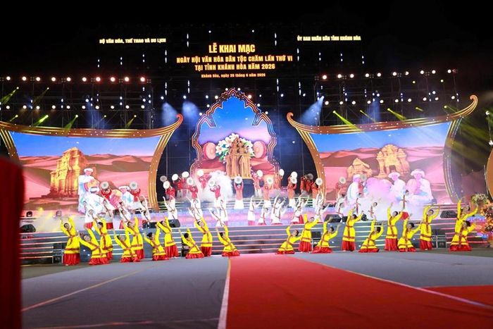 Múa Chăm trong đêm khai mạc