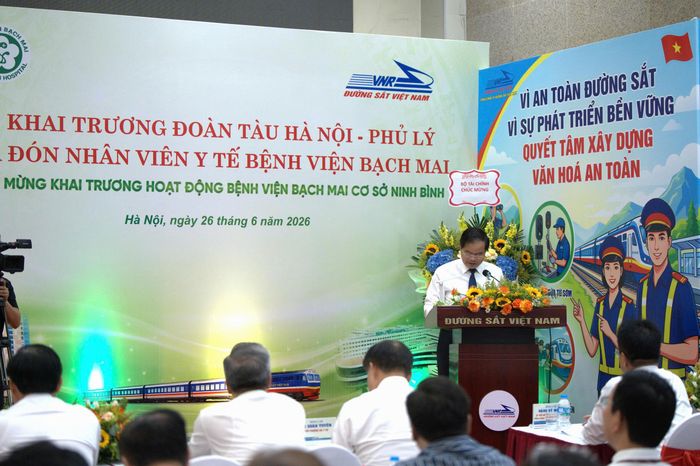 PGS. TS Đào Xuân Cơ phát biểu tại sự kiện khai trương Đoàn tàu Bạch Mai. Ảnh: Sơn Nam