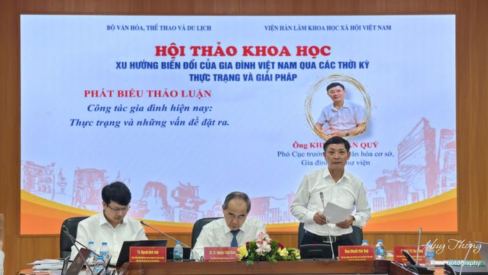  Ông Khuất Văn Quý, Phó Cục trưởng Cục Văn hóa cơ sở, Gia đình và Thư viện (Bộ Văn hóa, Thể thao và Du lịch) phát biểu tại Hội thảo khoa học quốc gia "Xu hướng biến đổi của gia đình Việt Nam qua các thời kỳ - Thực trạng và giải pháp" tổ chức ngày 24/6, tại Hà Nội 