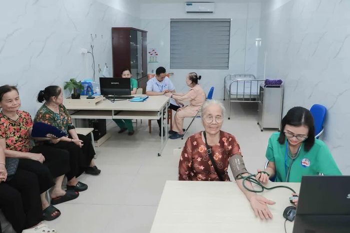 Cơ sở dưỡng lão bán trú công lập đầu tiên tại Hà Nội đặt tại số 1, ngõ 307 Thạch Bàn, Long Biên, cung cấp dịch vụ chăm sóc người cao tuổi uy tín, chuyên nghiệp và tận tâm. Ảnh: Phan Phương – TTXVN