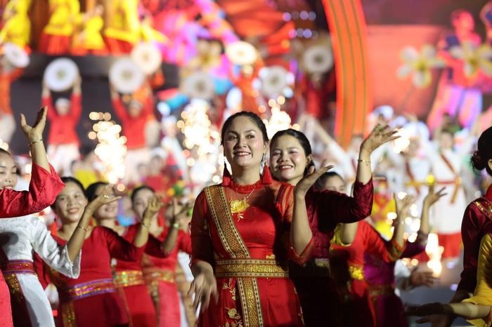 Các đoàn nghệ nhân, diễn viên đến từ 7 tỉnh, thành phố tham gia Ngày hội Văn hóa dân tộc Chăm lần thứ VI tại Khánh Hòa