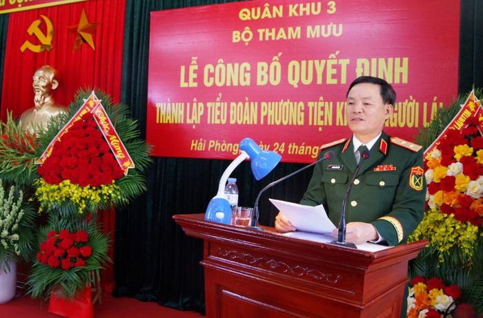 Trung tướng Lương Văn Kiểm, Phó Bí thư Đảng ủy, Tư lệnh Quân khu 3 phát biểu chỉ đạo.