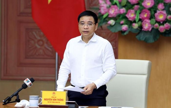 Phó Thủ tướng Nguyễn Văn Thắng: Điều hành giá các hàng hóa dịch vụ do Nhà nước quản lý theo lộ trình phù hợp, bảo đảm hài hòa giữa mục tiêu thị trường hóa giá cả với việc kiểm soát lạm phát và hỗ trợ phục hồi sản xuất kinh doanh - Ảnh: VGP/Đức Tuân