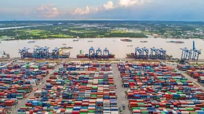 Cảng biển đang đảm nhiệm hơn 90% khối lượng và 70% kim ngạch hàng hóa xuất nhập khẩu của cả nước. (Ảnh: KHIẾU MINH)