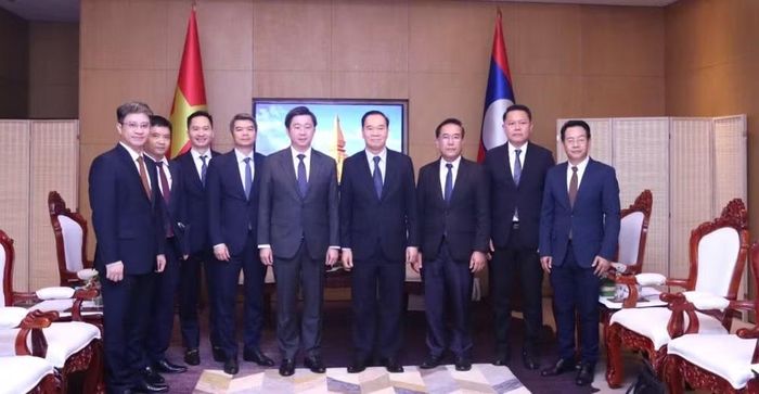 Thứ trưởng Khoa học và Công nghệ Bùi Hoàng Phương cùng các đại biểu tham dự buổi chào xã giao.