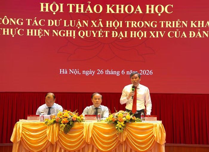 Đồng chí Lê Văn Lợi điều hành hội thảo. (Ảnh: HẢI ĐĂNG)