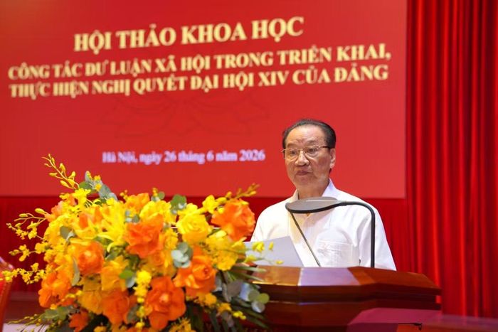 Giáo sư, Tiến sĩ Phùng Hữu Phú tham luận tại hội thảo. (Ảnh: HẢI ĐĂNG)