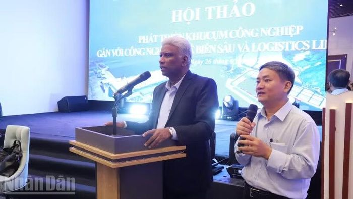 Đại diện một doanh nghiệp tham luận tại hội thảo.