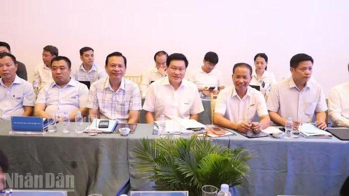 Các đại biểu dự hội thảo.