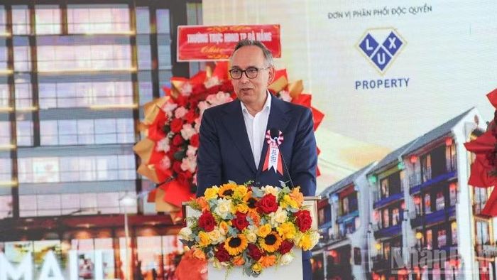 Ông Sven A. Saebel, Giám đốc điều hành Tập đoàn Royal Capital Group phát biểu tại buổi lễ.