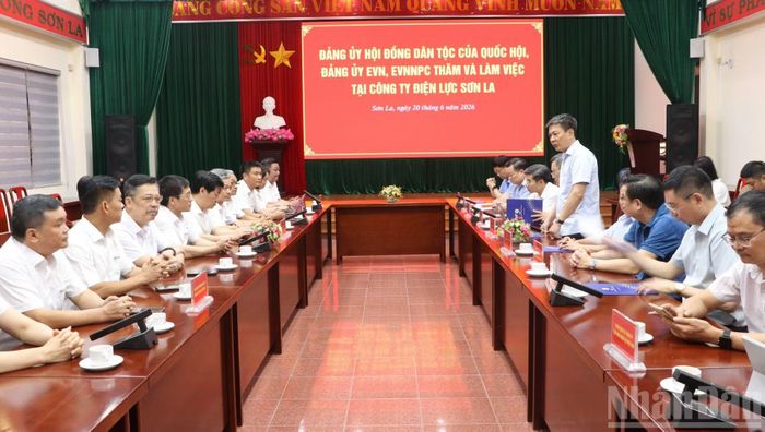 Đoàn công tác của Hội đồng Dân tộc của Quốc hội, Đảng ủy Tập đoàn Điện lực Việt Nam (EVN) và Tổng công ty Điện lực miền Bắc (EVNNPC) làm việc tại Sơn La.