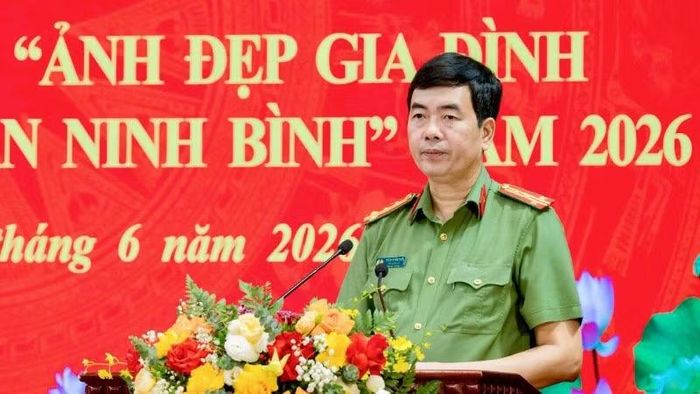 Đồng chí Đại tá Trần Xuân Phú, Phó Bí thư Đảng ủy, Phó Giám đốc Công an tỉnh Ninh Bình phát biểu tại hội nghị.