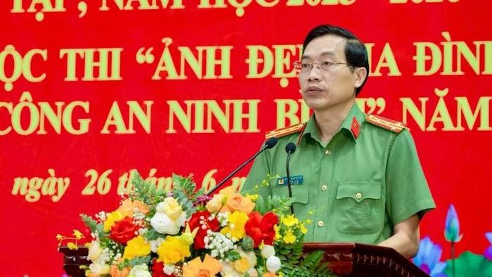 Đồng chí Đại tá Dương Hồng Quang, Trưởng phòng Công tác Chính trị (PX03), Công an tỉnh Ninh Bình phát biểu tại hội nghị.