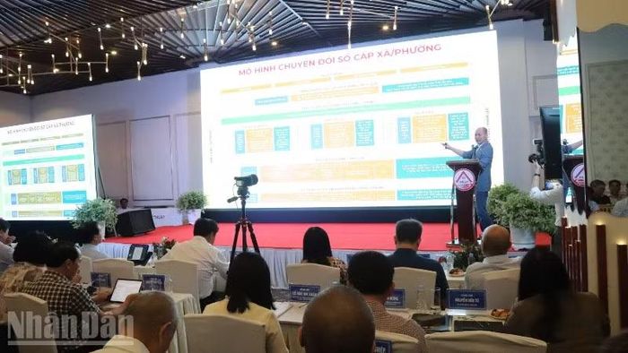 Các đại biểu trao đổi tại hội thảo.