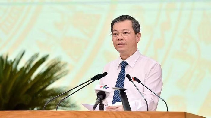 Đồng chí Nguyễn Văn Sơn, Chủ tịch Hội đồng nhân dân tỉnh Tuyên Quang phát biểu tại kỳ họp.