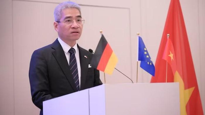 Đại sứ Đặc mệnh toàn quyền Việt Nam tại Cộng hòa Liên bang Đức Nguyễn Đắc Thành phát biểu.