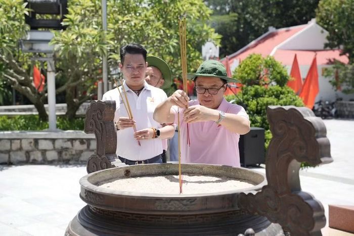 Đại diện đoàn hành trình tại lễ xuất quân.