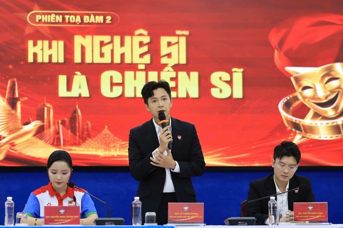Các đại biểu tham gia đóng góp ý kiến, chia sẻ tại chương trình.