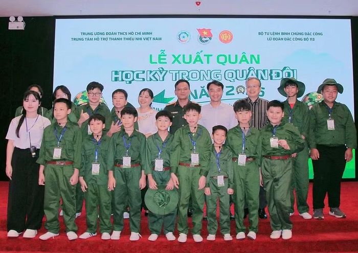 Khí thế của các học viên trước giờ lên đường.