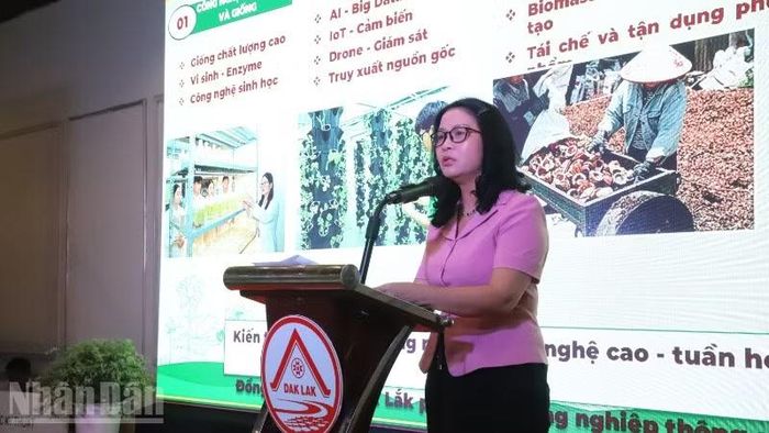 Các chuyên gia tham luận tại Hội thảo.