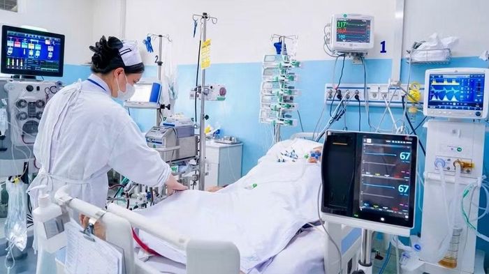 Bệnh nhân lúc điều trị bằng E-CPR.