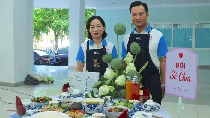 Phần thi các món ăn của đội Sẻ Chia.