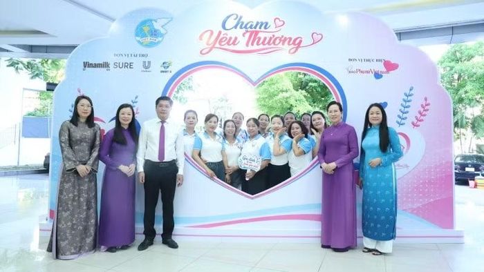 Người đứng đầu Hội liên hiệp Phụ nữ Việt Nam kêu gọi: "Mỗi cán bộ, hội viên, phụ nữ hãy trở thành một “điểm chạm yêu thương” trong gia đình và cộng đồng”.