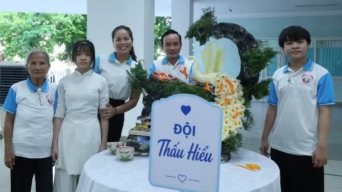 Các đội thi tham gia các phần trình diễn món ăn của mình.