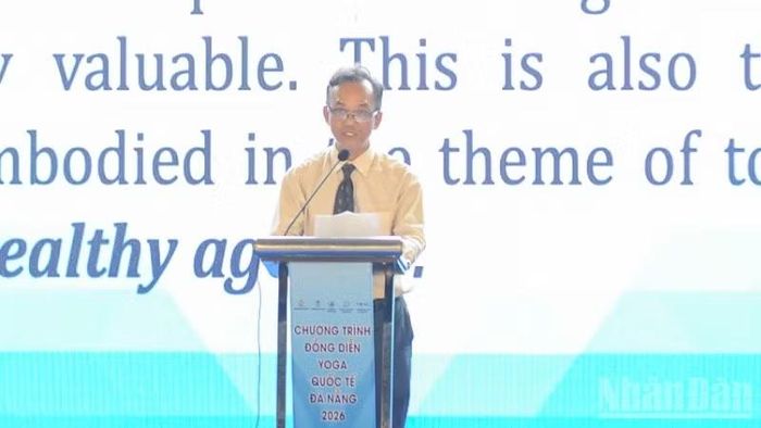 Ông Nguyễn Nho Khiêm, Chủ tịch Liên hiệp các hội văn học-nghệ thuật thành phố, Chủ tịch Hội hữu nghị Việt Nam-Ấn Độ thành phố Đà Nẵng phát biểu tại chương trình.