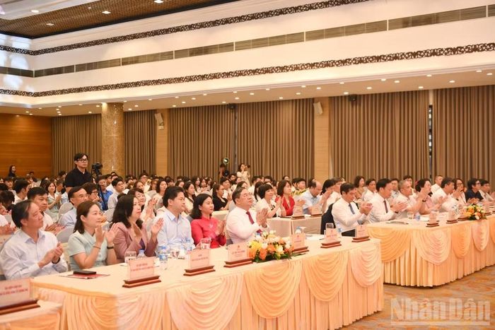 Các đại biểu dự buổi lễ. (Ảnh: THẾ ĐẠI)