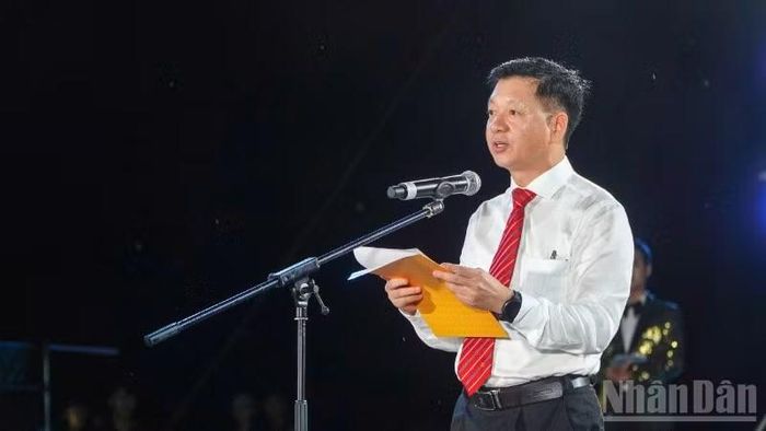 Chủ tịch Ủy ban nhân dân phường Quảng Phú Huỳnh Ngọc Bá phát biểu khai mạc Lễ hội.