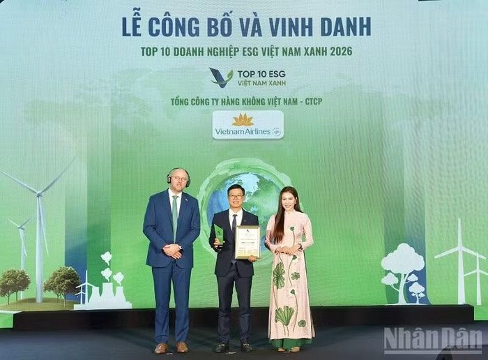 Vietnam Airlines được vinh danh trong Top 10 Doanh nghiệp ESG Việt Nam xanh 2026 ngành Logistics và Top 100 ESG Việt Nam xanh 2026.