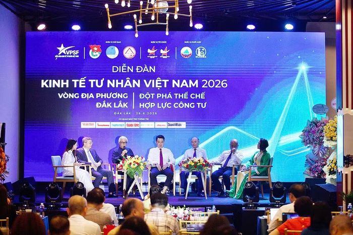 Phiên đối thoại diễn ra theo hướng mở với đại diện Hội Doanh nhân trẻ Việt Nam, chính quyền địa phương, các ban, bộ, ngành liên quan và nhiều chuyên gia uy tín.