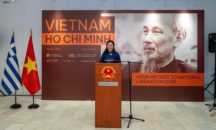 Bà Lê Thị Phượng, Giám đốc Khu Di tích Chủ tịch Hồ Chí Minh tại Phủ Chủ tịch phát biểu tại chương trình. (Ảnh: Đại sứ quán Việt Nam tại Hy Lạp)