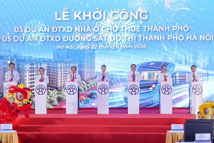 Thủ tướng Lê Minh Hưng và các đại biểu ấn nút khởi công 5 tuyến đường sắt đô thị và 3 dự án nhà ở cho thuê trên địa bàn TP Hà Nội. Ảnh: NHẬT BẮC
