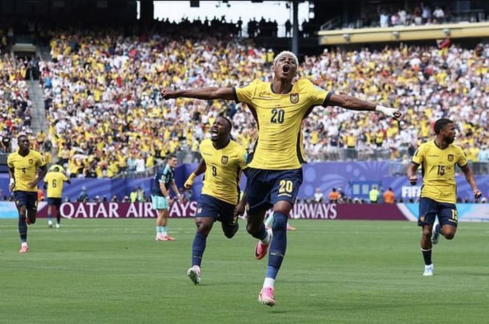  Nilson Angulo gỡ hòa cho Ecuador 