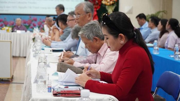 Các ý kiến đóng góp tại hội thảo được các chuyên gia lịch sử ghi chép cẩn thận
