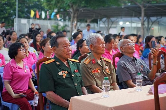 Điểm nhấn của chương trình là phần giao lưu với các nhân chứng lịch sử từng trực tiếp tham gia kháng chiến chống Mỹ cứu nước.