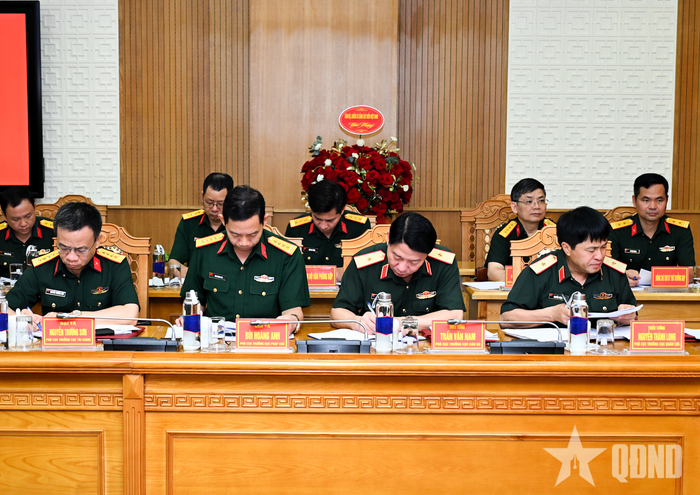 Đại diện lãnh đạo một số cơ quan chức năng của Bộ Quốc phòng dự buổi làm việc.