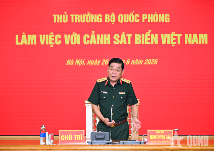 Thượng tướng Nguyễn Văn Gấu chủ trì buổi làm việc.