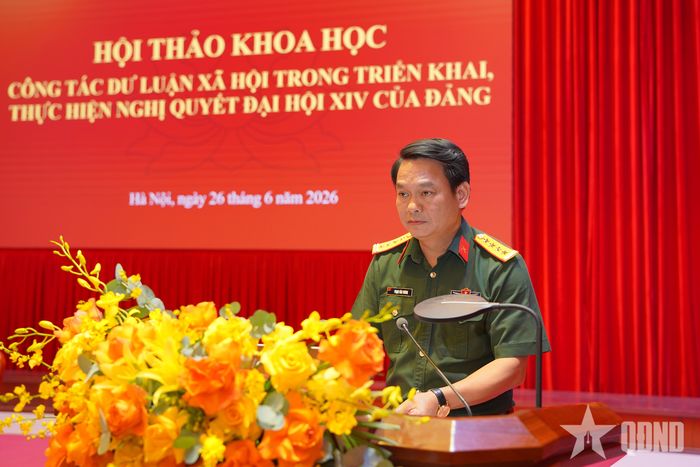 Các đại biểu phát biểu tham luận tại hội thảo.