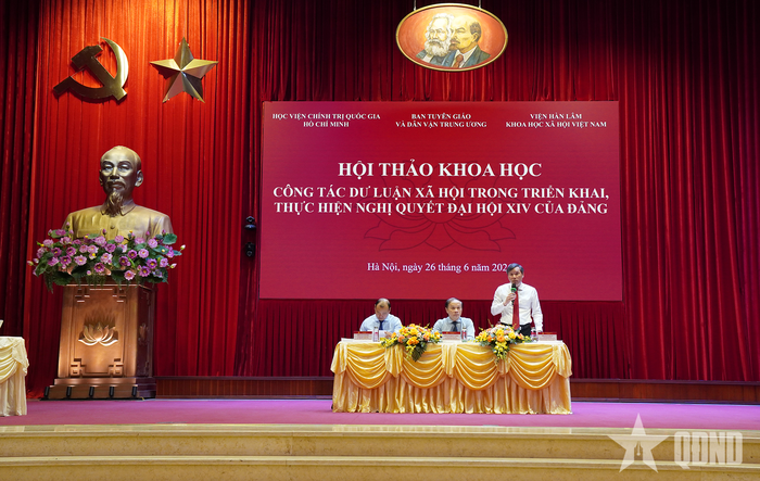 Ban tổ chức chủ trì hội thảo.